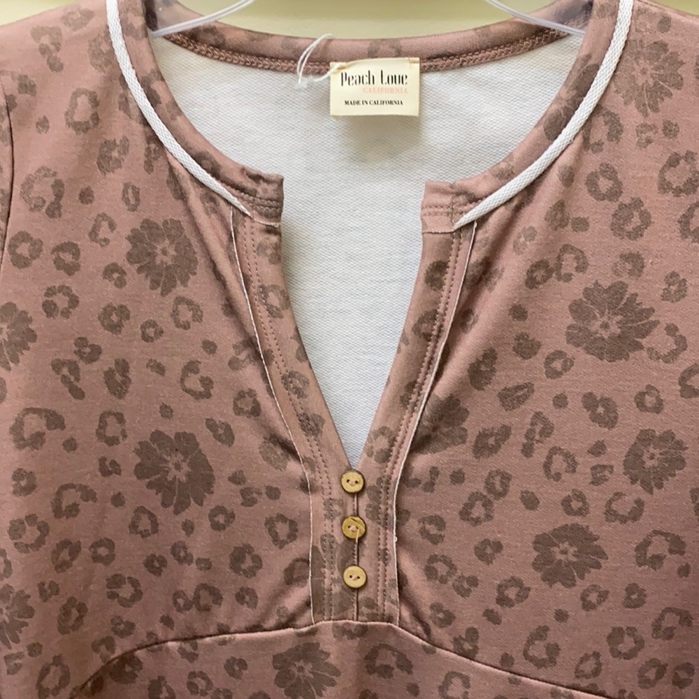 Cute V neck top